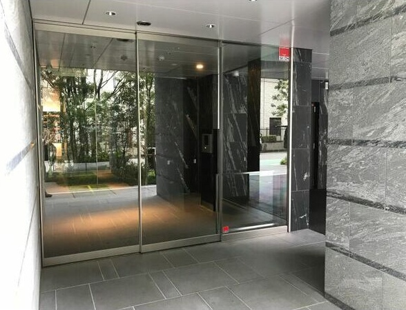 プラウドタワー栄のエントランス