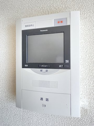 サーパス楽々園の防犯設備|モニター付きインターホンで来訪者を確認できて安心です