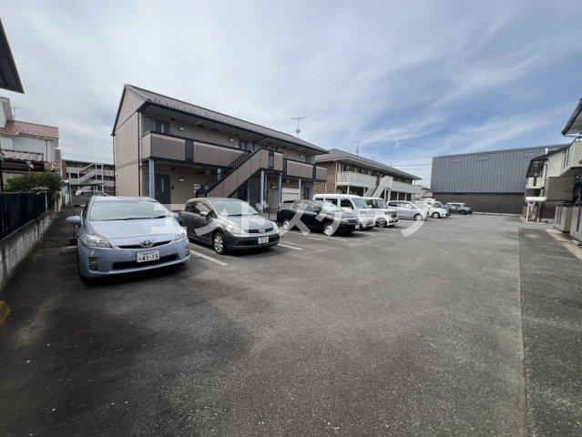 フローラハイツ　Ａの駐車場|高崎、前橋のお部屋探しはエンドスケープまで！お客様の理想お聞かせ下さい♪