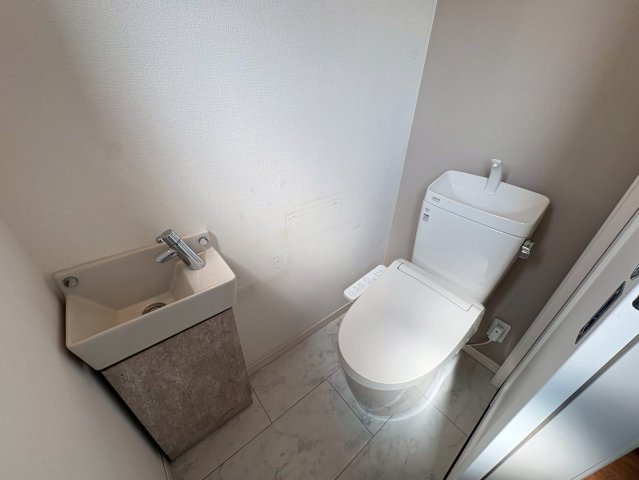須磨区須磨浦通６丁目 中古戸建てのトイレ|シンプルで使いやすいトイレです