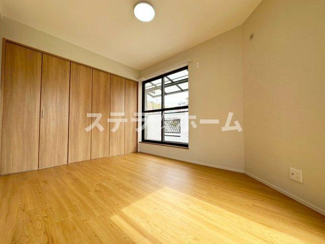 山田東1 中古戸建の洋室|使い勝手のいい洋室です