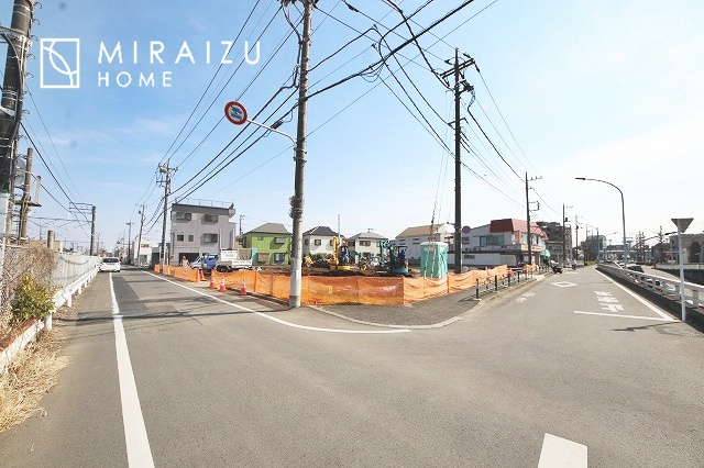 【前面道路含む現地写真】 | ＼静かな環境で落ち着いた暮らしをご希望のお客様／広さと価格のバランスの良いマイホーム！近隣施設にも恵まれ立地！詳細、ご見学希望・資料請求ミライズホームお気軽にお問合せ下さい♪