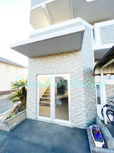 藤沢市今田の賃貸マンションのエントランス