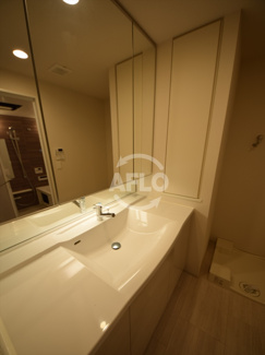 【洗面所】 | OPUS RESIDENCE SHINSAIBASHI SOUTH | OPUS RESIDENCE SHINSAIBASHI SOUTH　独立洗面台