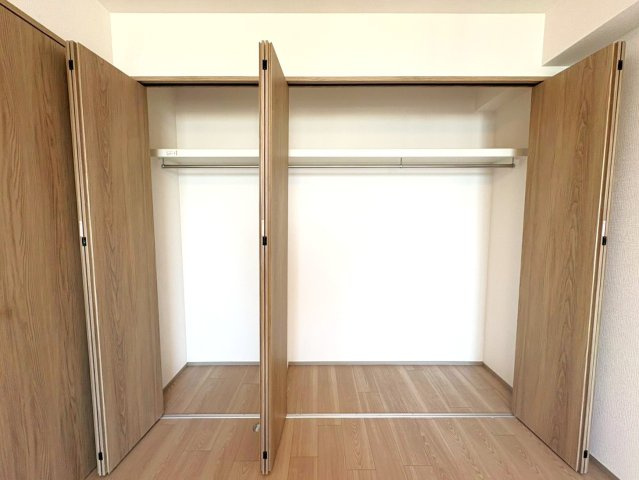 ３０階部分につき眺望良好◆ＪＲ「大津京」駅徒歩２分◆ペット飼育可◆ファーストタワー大津MARYの洋室|洋室収納