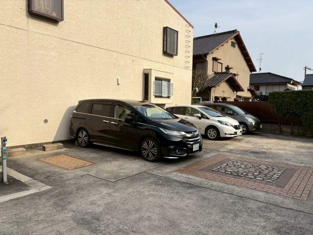 ユーロハイツ御殿山の駐車場|駐車場完備です