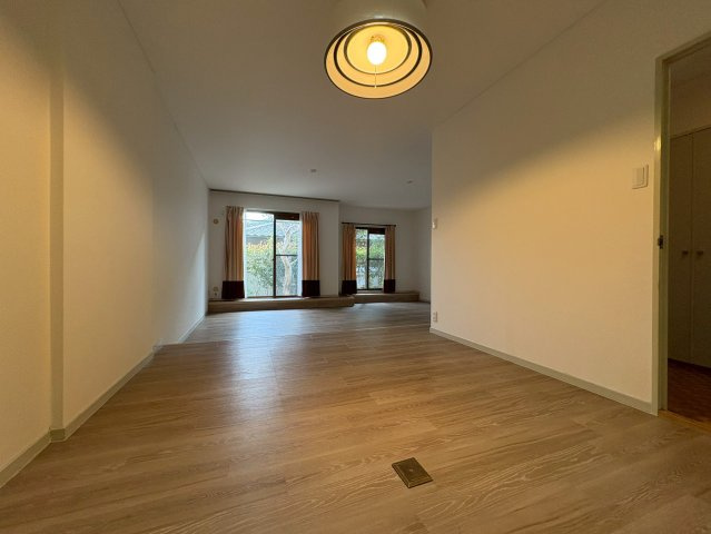 ユーロハイツ御殿山の居間・リビング|こちらのリビングで趣味の時間をお楽しみください