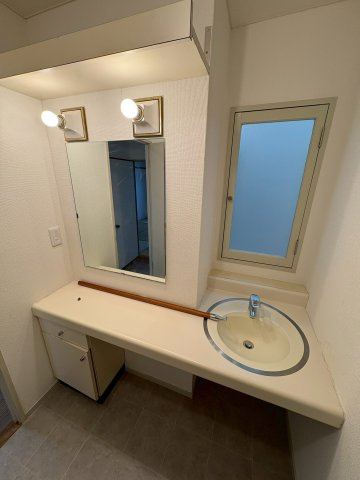 ユーロハイツ御殿山の洗面所|脱衣スペースもあります