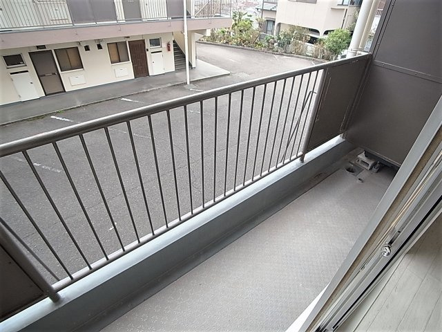 山の街サンクレバのバルコニー|南西向きのバルコニー