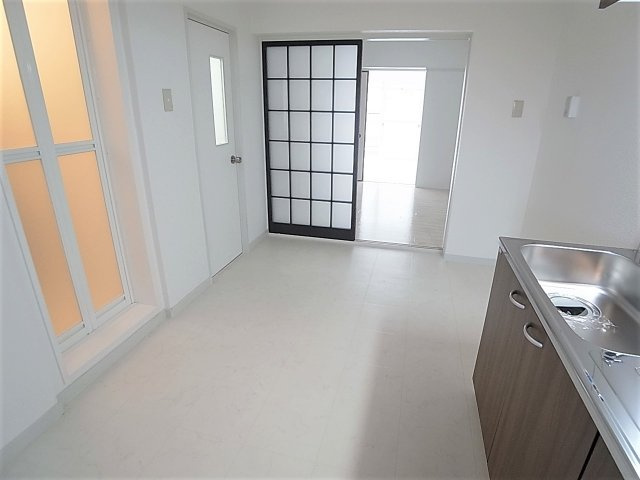 山の街サンクレバの居間・リビング|改装済みでオススメの綺麗な室内