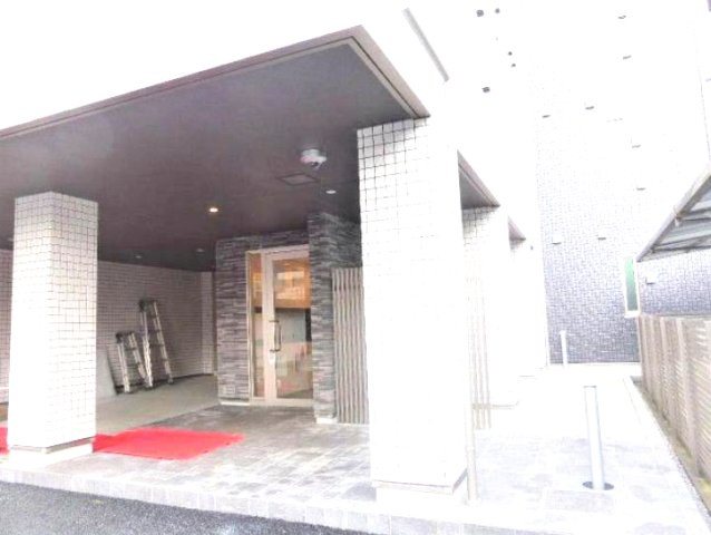 クレア栄町のエントランス