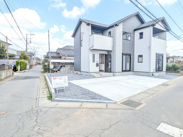 土浦市木田余西台3期　新築戸建ての外観|現地完成済で建物や駐車場、お庭も全てご覧いただけます。
陽当たりや敷地の広さをご確認できます！
本日のご見学も可能です♪
お気軽にお電話またはお問い合わせください。