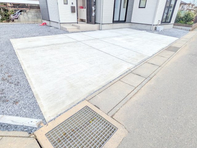 土浦市木田余西台3期　新築戸建ての駐車場|駐車は3台可能です♪
