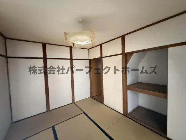 須山町テラスハウスの和室|ゆったりとくつろげる和室です