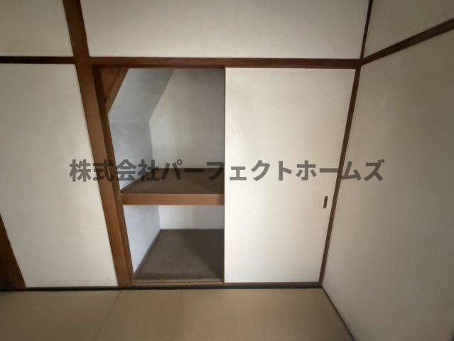 須山町テラスハウスの収納|こまごまとしたものを収納できそうですね