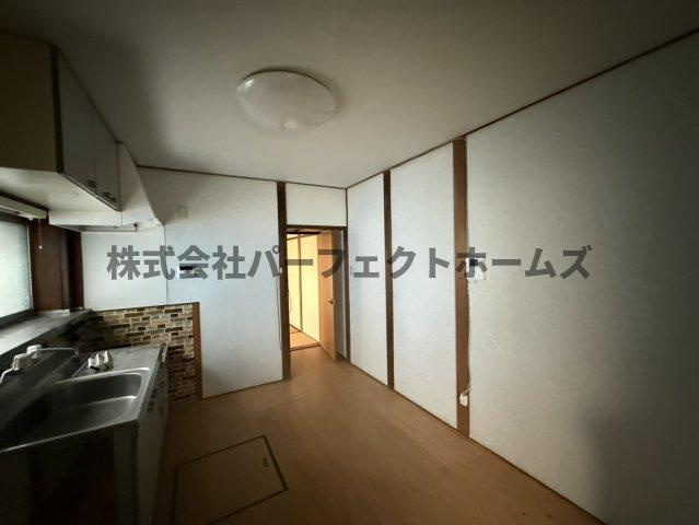 須山町テラスハウスのキッチン|使いやすいキッチンです