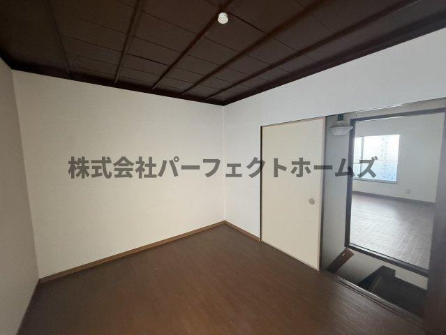 須山町テラスハウスの洋室|ゆったりした洋室です