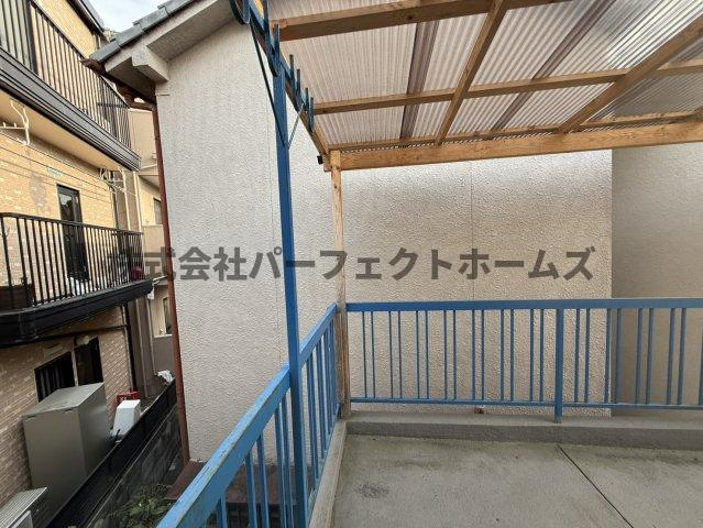 須山町テラスハウスのバルコニー|バルコニーからの眺めを楽しみながら食事をしませんか