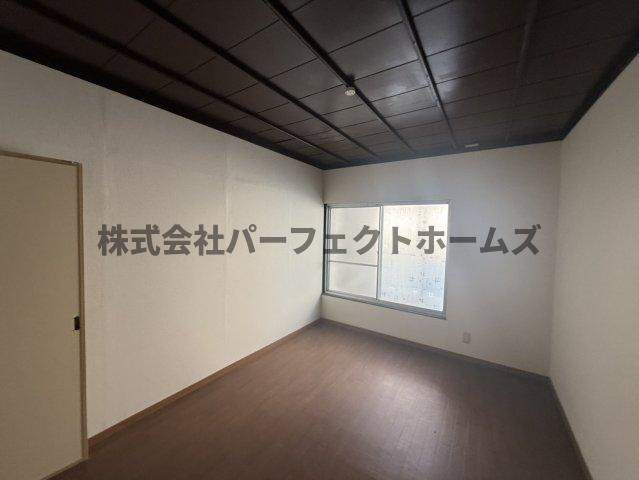 須山町テラスハウスの洋室|コンパクトで使いやすい洋室です
