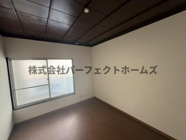 須山町テラスハウスの洋室|コンパクトで使いやすい洋室です
