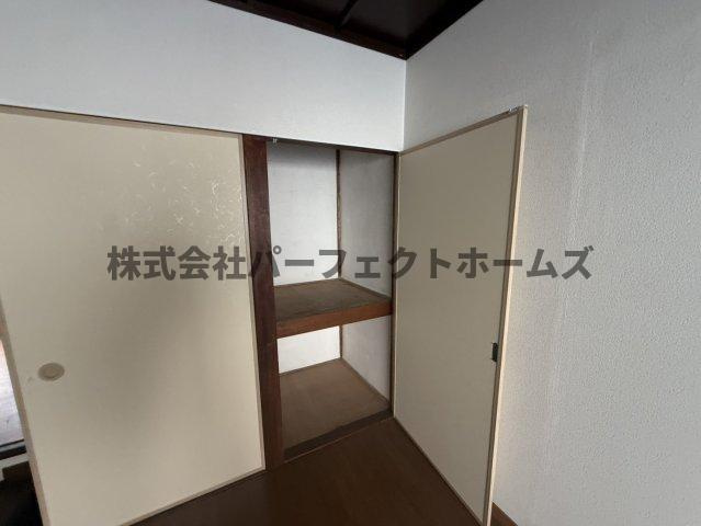 須山町テラスハウスの収納|専用の収納スペースです