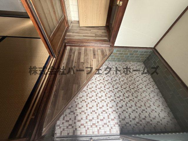 須山町テラスハウスの玄関|シンプルで使いやすい玄関です
