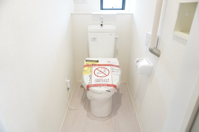 越谷市大字船渡 新築分譲住宅のトイレ|1階