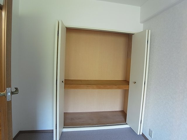 ハイツ雲雀丘の収納|クローゼット収納も完備