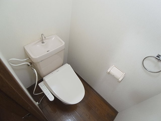 ハイツ雲雀丘のトイレ|温水洗浄付きのトイレ
