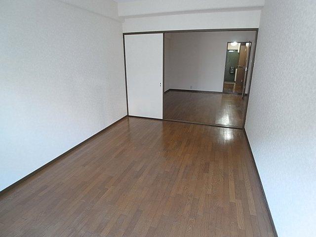 ハイツ雲雀丘の周辺|各部屋綺麗に改装済