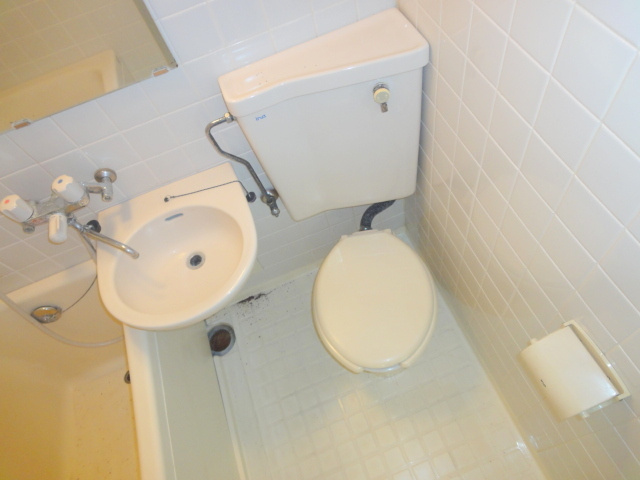 ジャルダン宝塚弐番館のトイレ|コンパクトで使いやすいトイレです