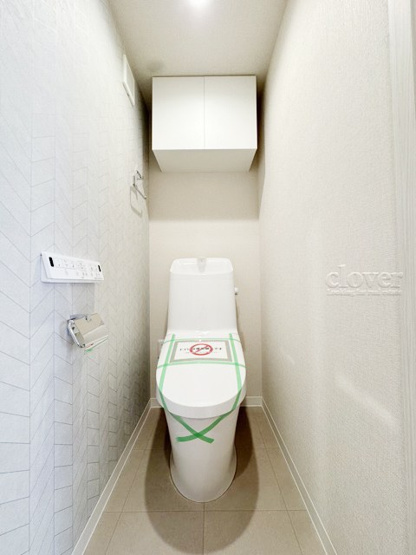 【トイレ】 | 大和コーポ | 温水洗浄便座　上部に収納を備えたトイレです。自宅の中でも最もプライベートな空間だからこそ、ほしい「落ち着き」がここにあります。～即日のご見学可能～　お問合せはお気軽にどうぞ。