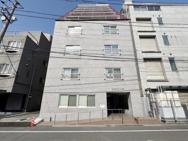【外観】 | 大和コーポ | 手入れの行き届いた外壁やエントランスなど、「見ればわかる」レベルで清潔感を保ったマンションです。築年数を感じさせない姿で皆様をお出迎えします。～即日のご見学可能～　お問合せはお気軽にどうぞ。