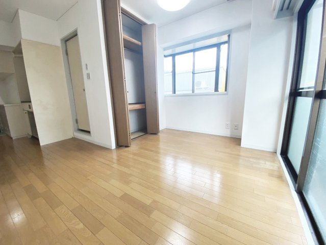 ジャルダン宝塚弐番館の居間・リビング
