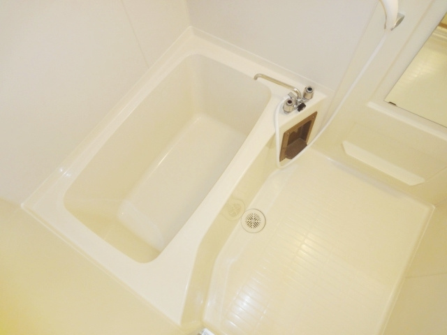 藤ノ木ハイツの浴室|コンパクトで使いやすいお風呂です