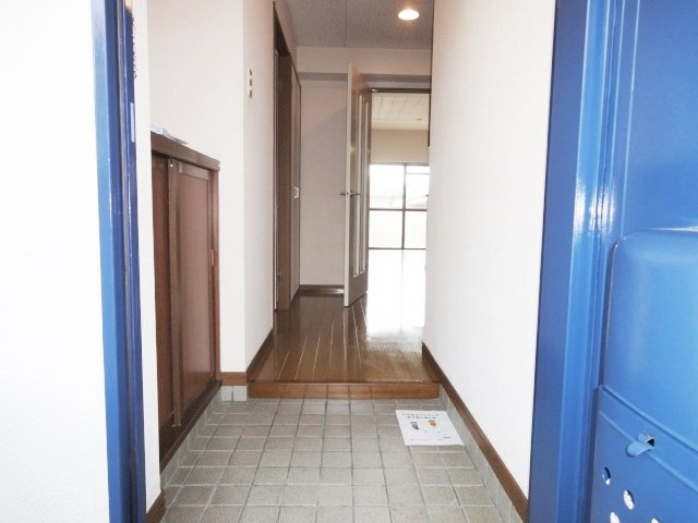 藤ノ木ハイツの玄関|収納もある玄関です