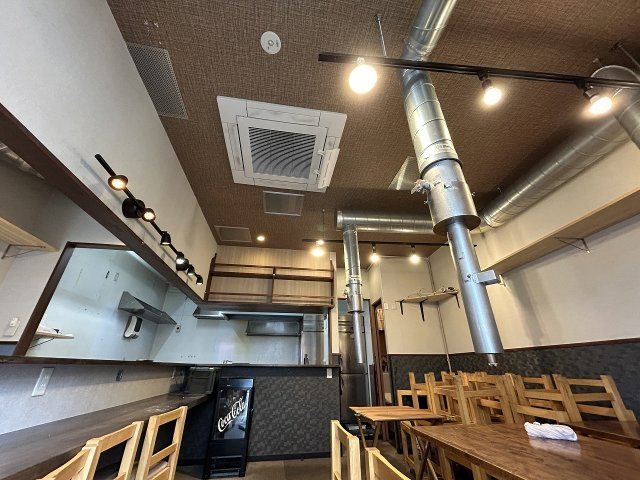 西亀有店舗の内装