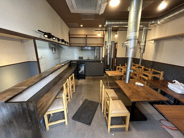 西亀有店舗の内装
