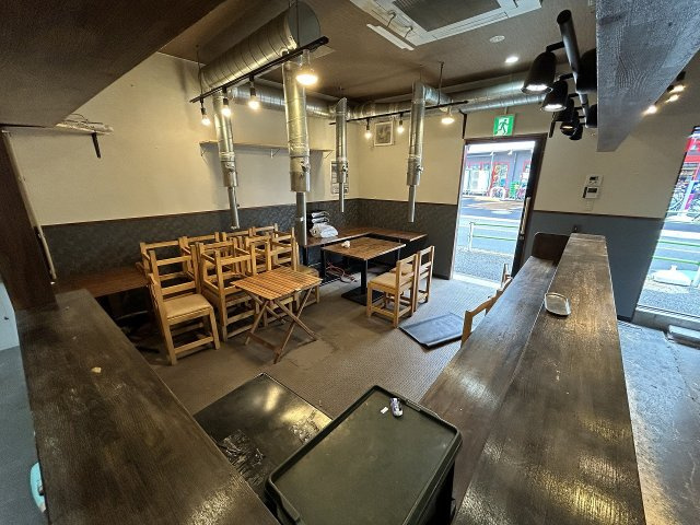 西亀有店舗の内装