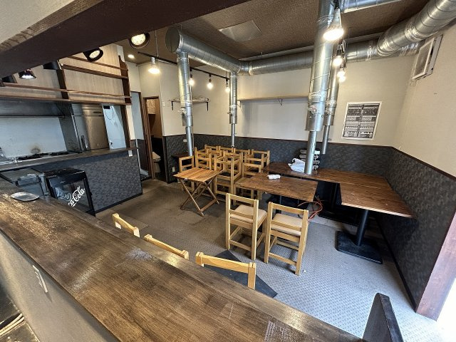 西亀有店舗の内装