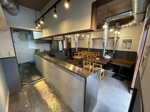 西亀有店舗の内装