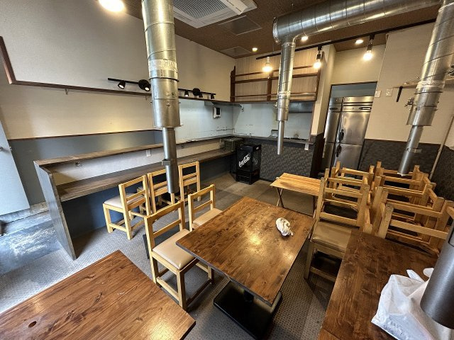 西亀有店舗の内装