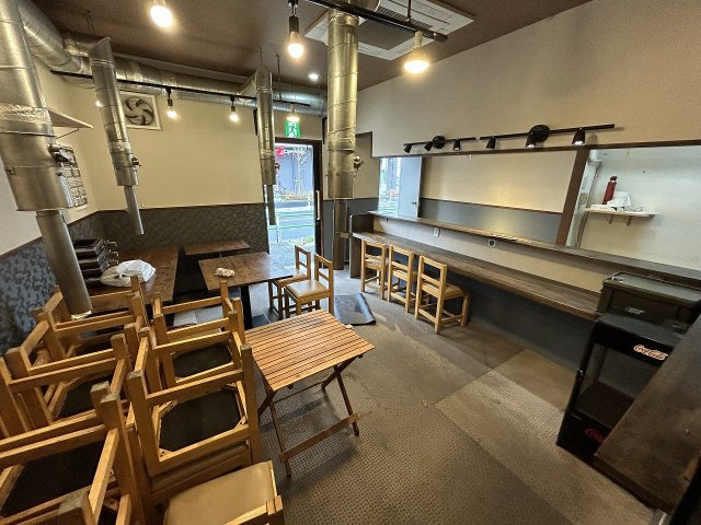 西亀有店舗の内装