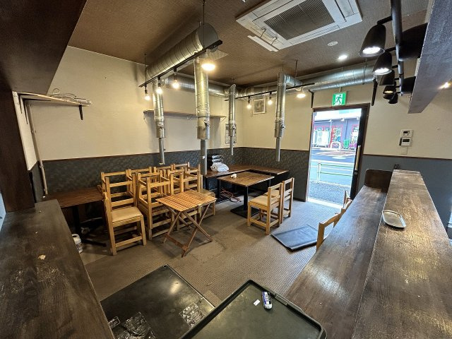 西亀有店舗の内装