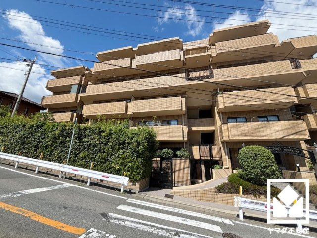 グラン・ドムール甑岩の外観