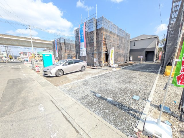 土浦市生田町　第4　新築戸建　5号棟の前面道路含む現地写真|写真だけでは伝わらない快適さを、ぜひ現地で体感しませんか？
即日見学可能です！平日のご案内も可能です♪
お気軽にお問合せまたはお電話ください！
0297-86-8370まで【リアライズ不動産】