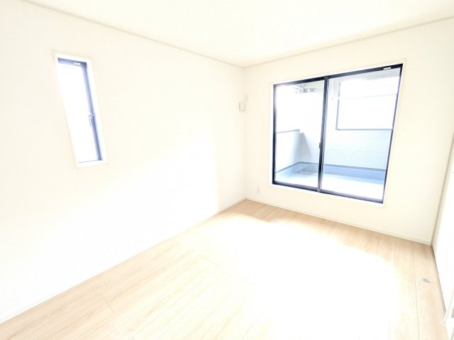 土浦市生田町　第4　新築戸建　5号棟の洋室|陽当たりの良い明るい洋室です♪