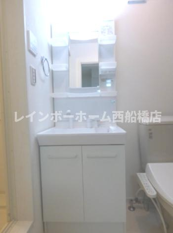 船橋市前原西４丁目のアパートの洗面所