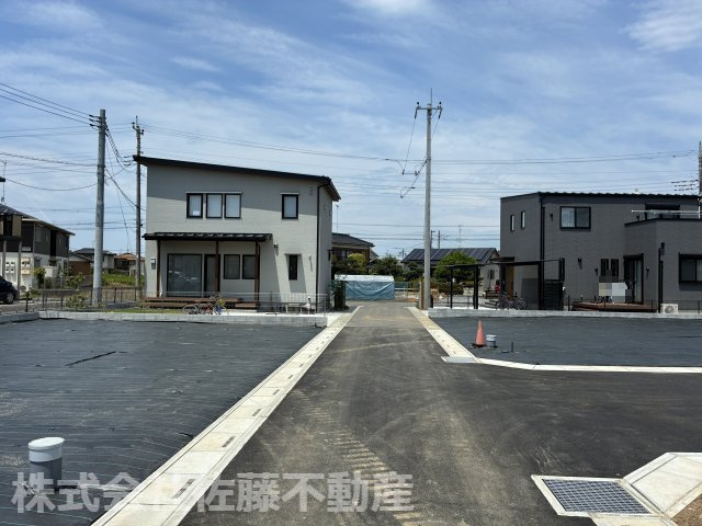 【分譲地】北鴻巣駅4分・50坪の整形地の前面道路含む現地写真