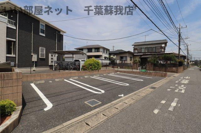 グランメルⅡの駐車場|駐車場があるので、車を買う予定の方も安心です